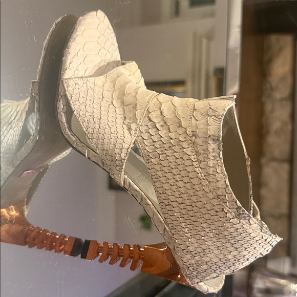 Omelle Elegant Cream/Grey Skin Sandals 37 1/2 - Bronze Stacked Heel NEVER worn - Picture 1 of 12